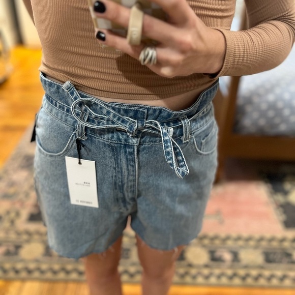 Forever 21 High Waisted Jean Shorts - Light Wash - Picture 4 of 9